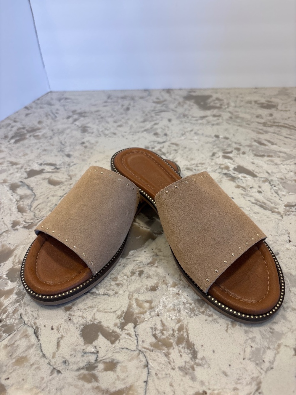 Italian Shoemaker Beige Suede Flat Slide Sandals Sz 8